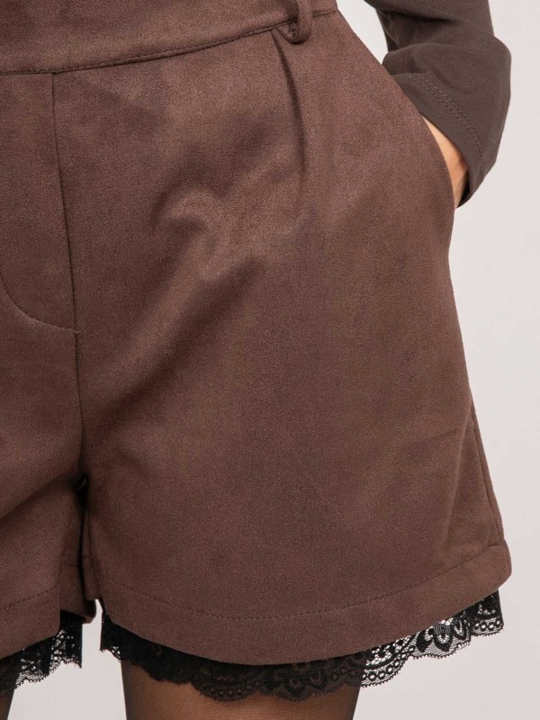 Short effet daim bordure...