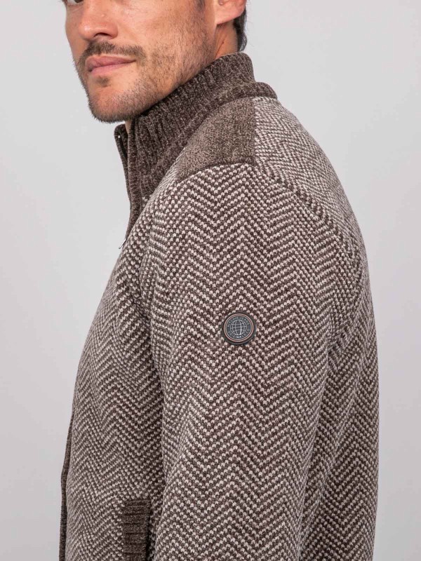 Gilet zippé motif chevrons...