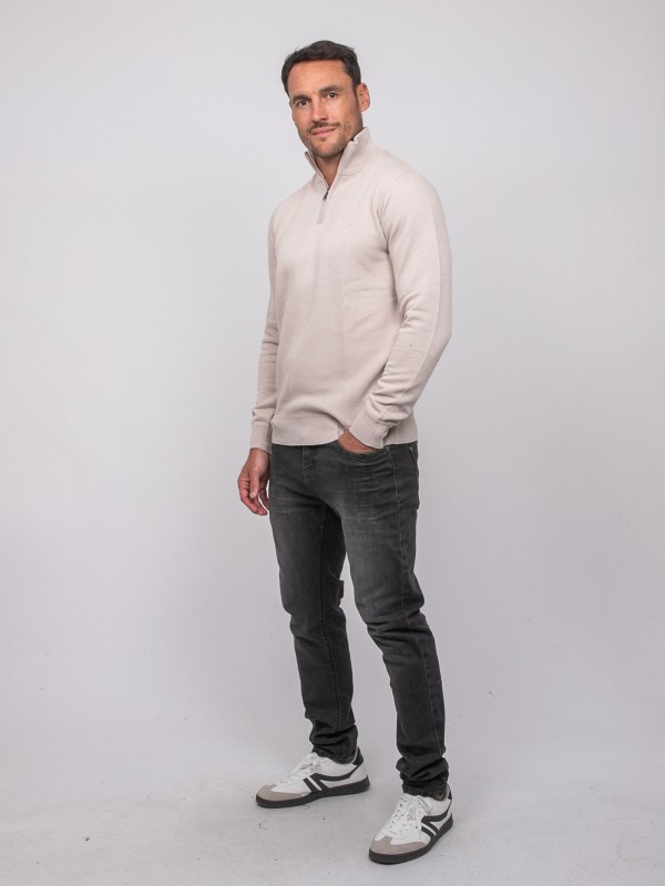 Pull col montant zippé...