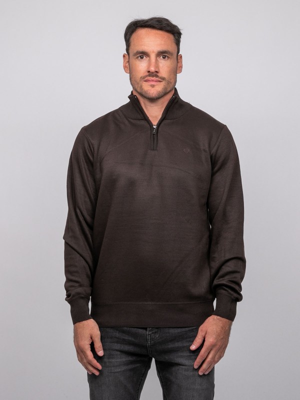 Pull col montant zippé...