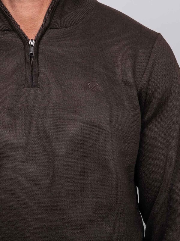 Pull col montant zippé...