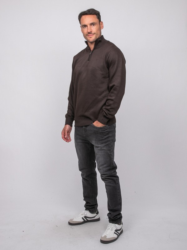 Pull col montant zippé...